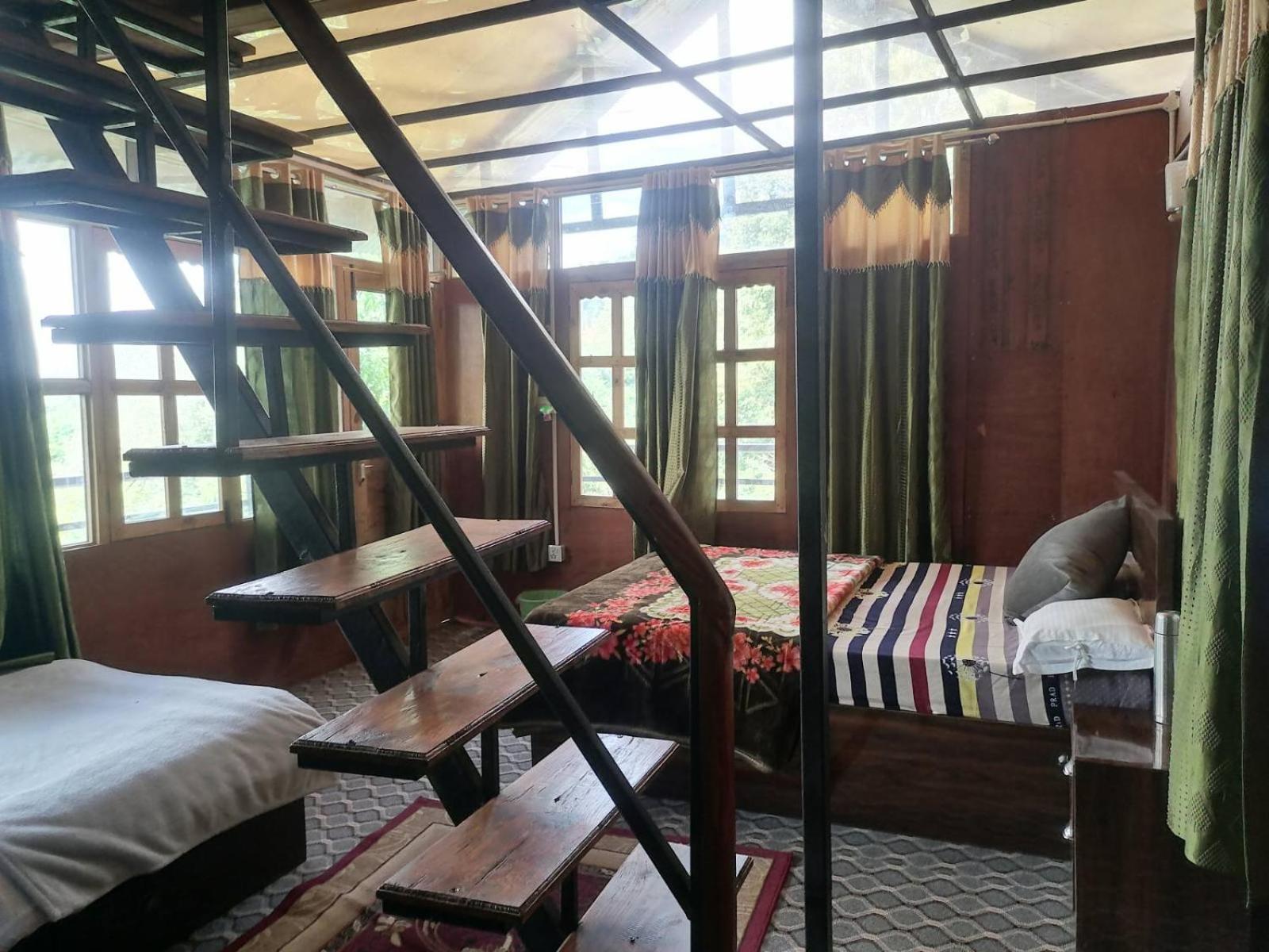 Jungle Crown Organic Homestay Нагаркот Экстерьер фото